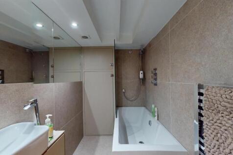 5, 69ECSfamilybathroom2.jpg