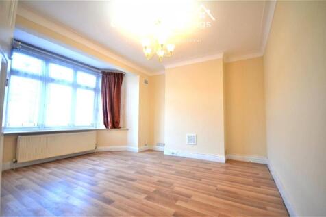 Four bedroom End Terrace to rent Royston Gardens,