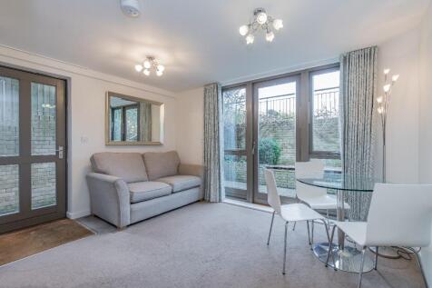 Living/dining area