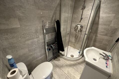 room 5 bathroom