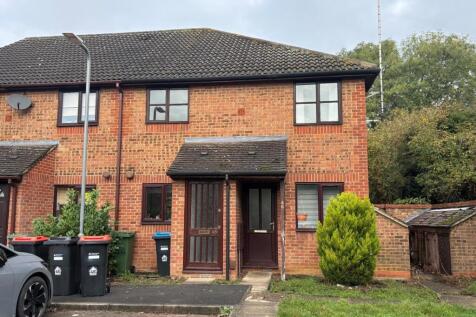 2-bed flat on Pennycress Way, Newport Pagnell, MK16, £1,200/mo