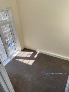 Study/ Very Small Bedroom 