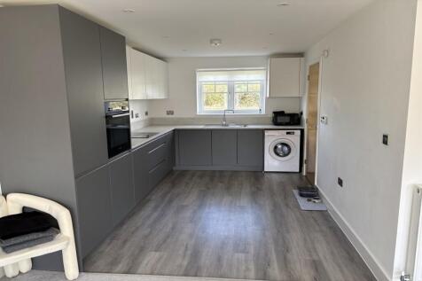 2 bedroom Terraced House in Grange Farm Close, Elmstead, Colchester photo 4