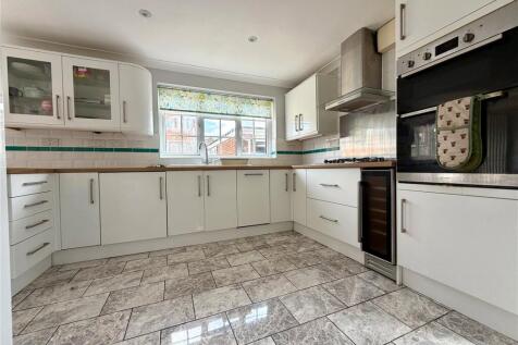King Charles Road, Freshbrook, Swindon, Wiltshire, SN5 photo 4