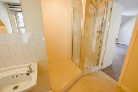 BEDROOM ONE EN-SUITE (2)-2.jpg