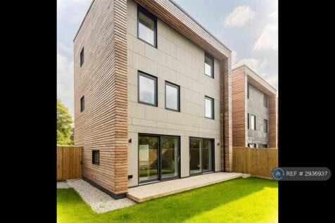 4-bed detached on Spring Meadow, Bradford, BD11, £2,250/mo