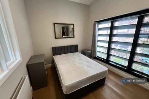 Burscough Street, Ormskirk, L39 photo 3