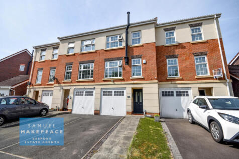 Three Bedroom Town House with Garage