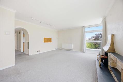 Living/Dining room (3)