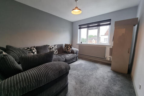Forest Drive, Theydon Bois, Essex, CM16 photo 3
