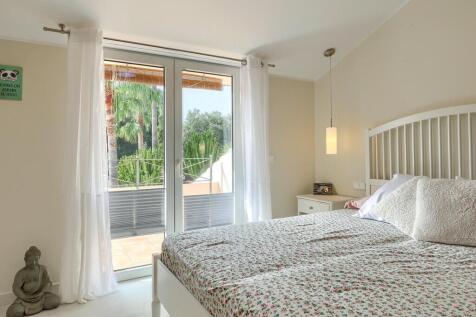 Bedroom 2 with en su