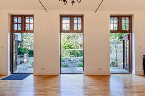 8646346-interior2...