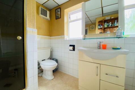 Main bathroom1.jpg