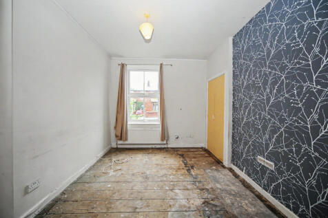 Flat A, 28 Park Road, Chorley, Lancashire, PR7 1QU