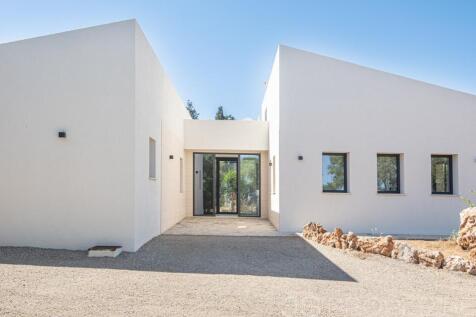 Timeless modern newly built finca close to Playa de Muro