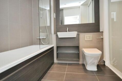 peninsula bathroom