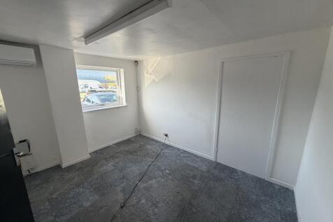 Distribution Warehouse to rent Image 4