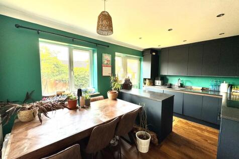 Rockcroft, East Hunsbury, Northampton photo 3