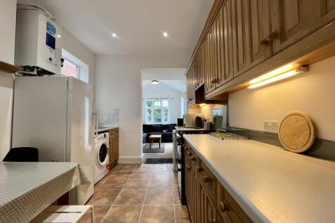 **STUDENT** Heathwood Road, Bournemouth, Dorset, BH9 2JY photo 3