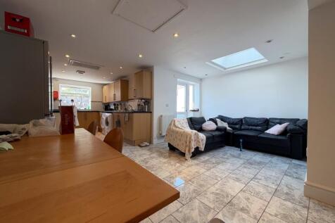 Call 02920 668585 to secure your viewing _2