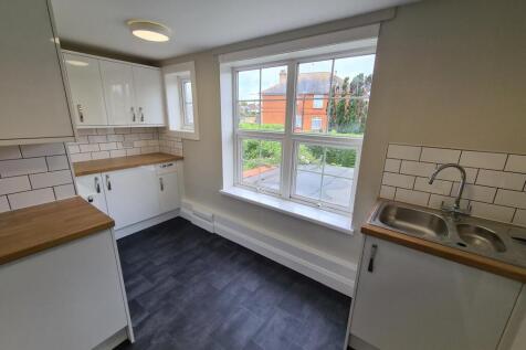*ROOM TO RENT* Sandown Road photo 3