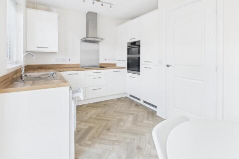 CAM02519G0-PR0335-STILL014