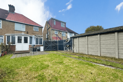 THREE BEDROOM SEMI-DETACHED HOUSE IN HOUNSLOW