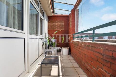 148 EDGECOT GROVE N15-48.JPG