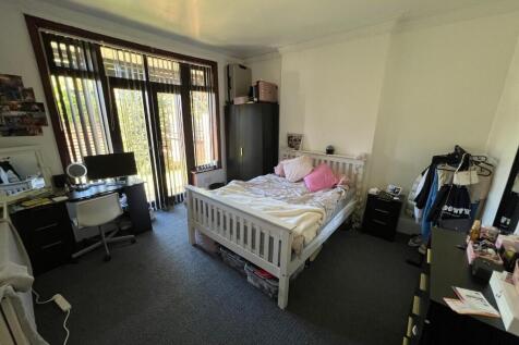 Harrington Drive, Nottingham, Nottinghamshire, NG7 photo 3