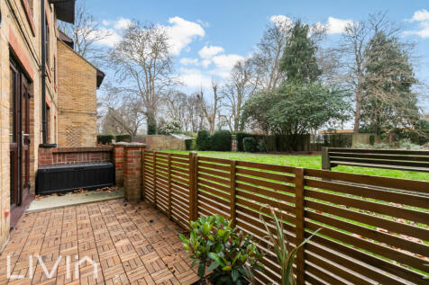 MILES COURT 16  -32