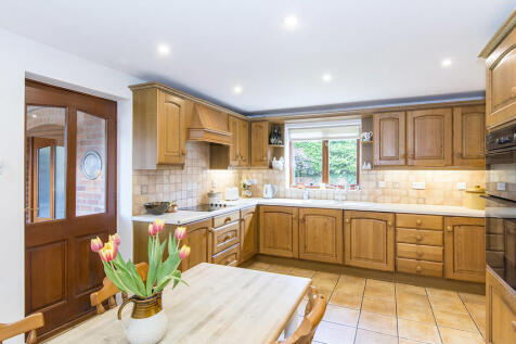 Kitchen/Breakfast...