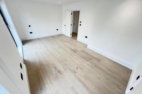 WhatsApp Image 2025-08-11 at 15.14.05_161d2726.jpg