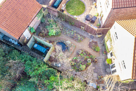 Garden with patio