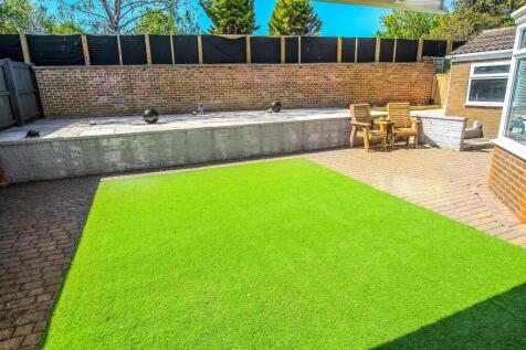 Rear Garden (2).jpg