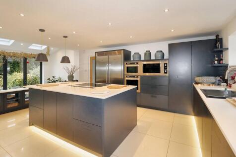 The Paddocks, Weybridge photo 4