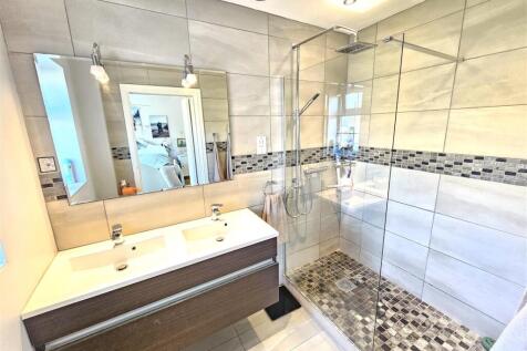 En Suite to Master.jpg