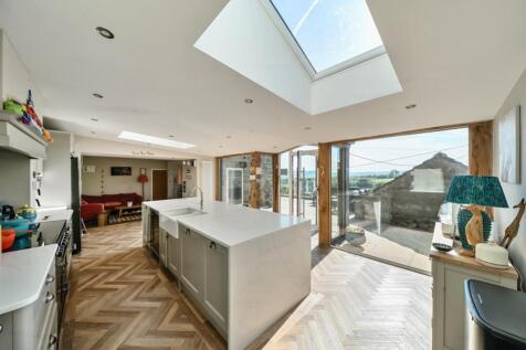Open-plan kitchen dining and lving room