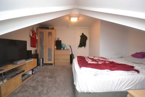 Pitcroft Avenue, Reading photo 4