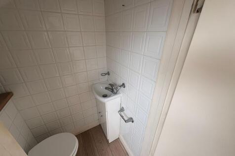 Cloakroom/wc