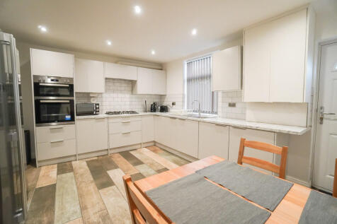 Church Street, Morley, LS27 photo 4