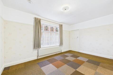 CAM02386G0-PR0142-STILL016