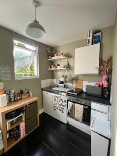 Narbonne Avenue, Clapham South photo 4
