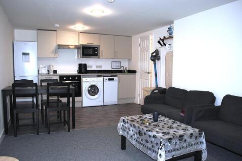 ***A FULLY FURNISHED EN-SUITE ROOM TO LET IN A NEWLY REFURBISHED FLAT IN SHEPTON MALLET*** photo 4