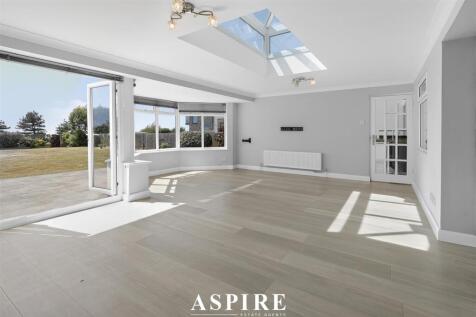 Leitrim Avenue, Shoeburyness, Southend-On-Sea photo 4