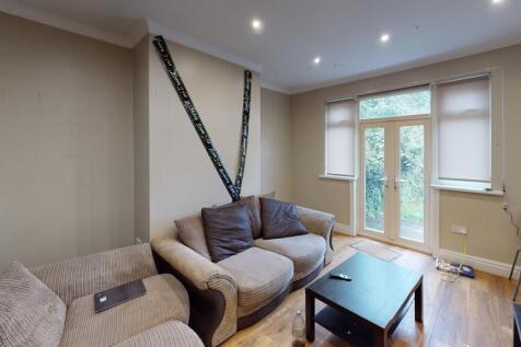 4-bed house on Dennistead Crescent, Headingley, Leeds, £2,140/mo