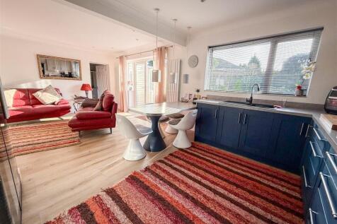 OPEN PLAN LIVING SPACE