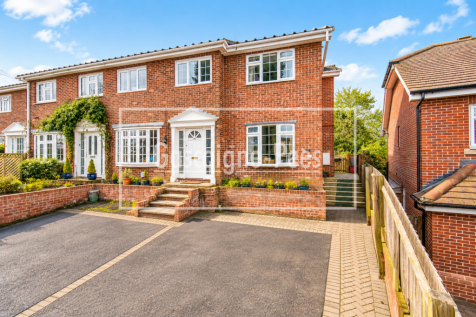 2-bed house on Keens Lane, Guildford, £1,500/mo