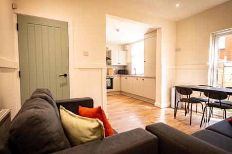 5 Bed - Claremont Road photo 2