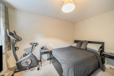 1370174-8-68f5fb7...