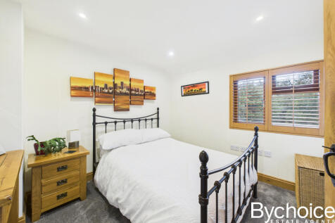 CAM05454G0-PR0065-STILL024